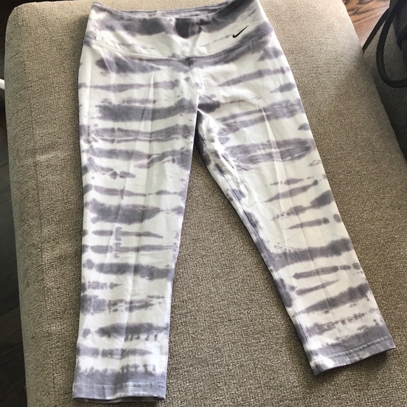 Nike Pants - NIKE DRI FIT Capri leggings